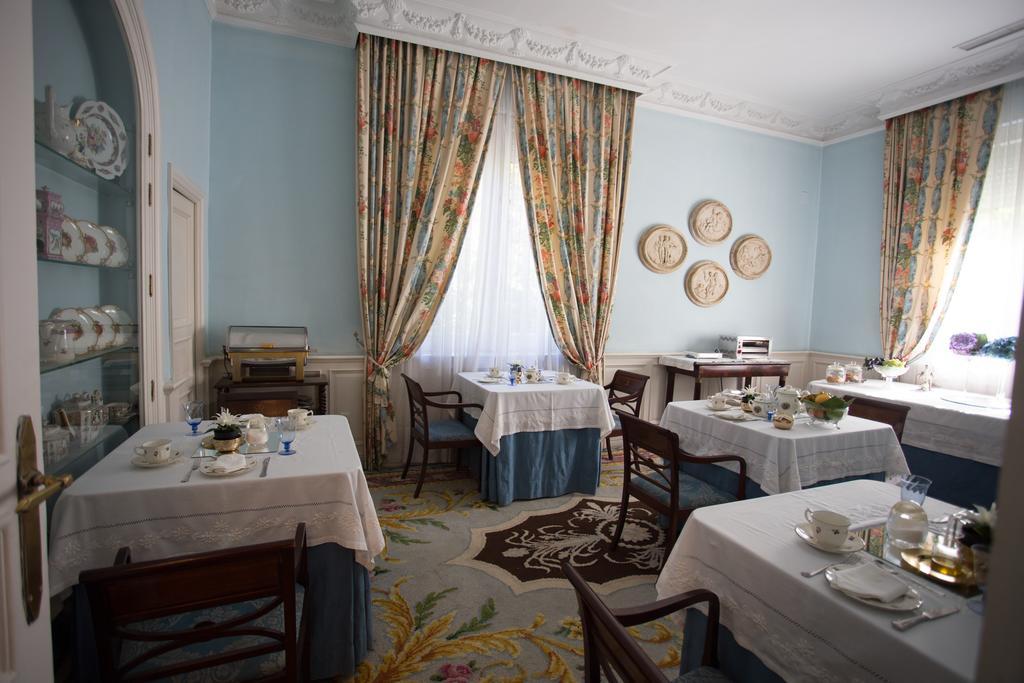 Villa De La Palmera Севиля Екстериор снимка